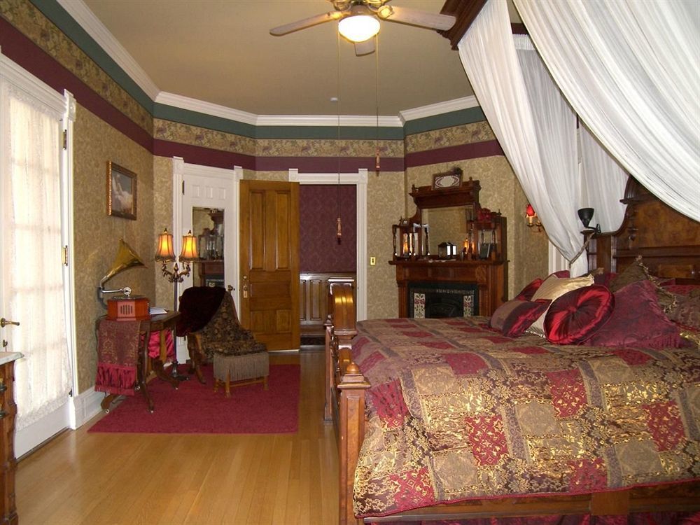 Alexander Mansion Bed & Breakfast Уинона Екстериор снимка