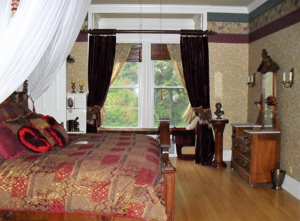 Alexander Mansion Bed & Breakfast Уинона Екстериор снимка