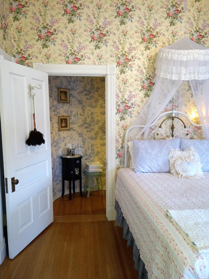 Alexander Mansion Bed & Breakfast Уинона Екстериор снимка