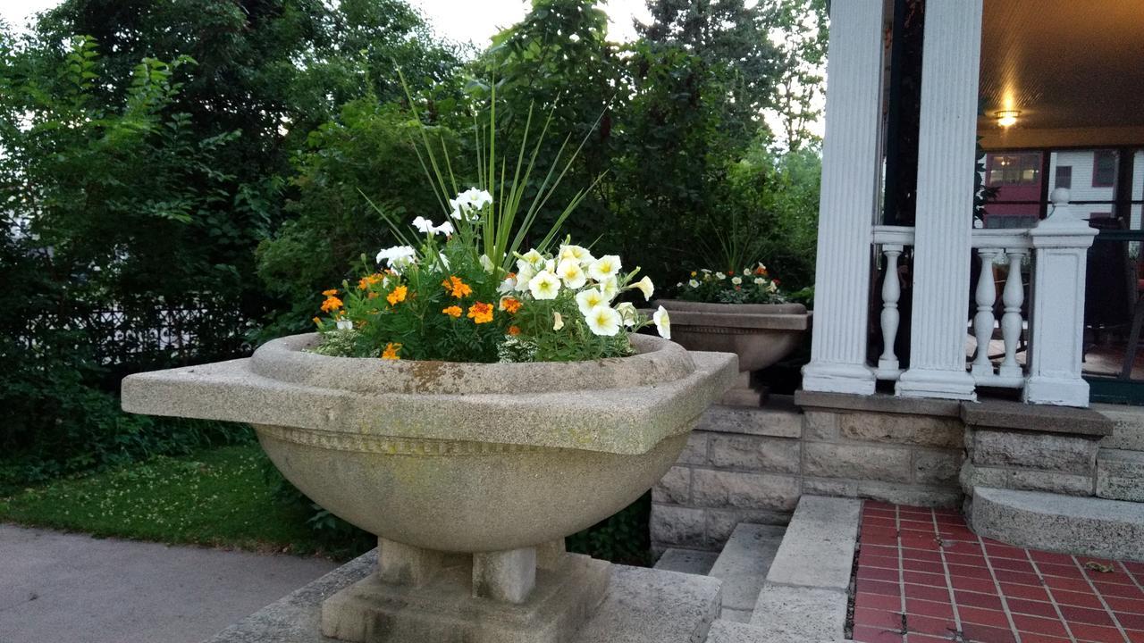 Alexander Mansion Bed & Breakfast Уинона Екстериор снимка