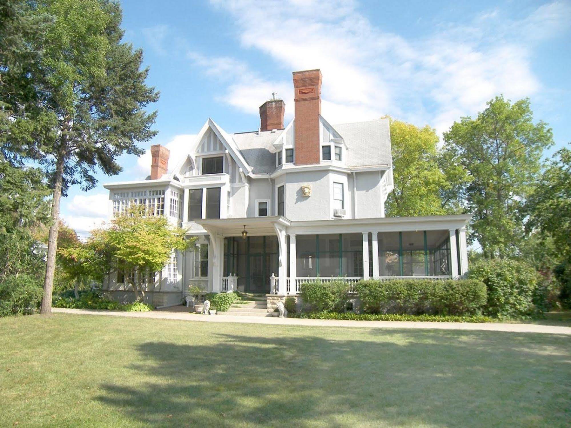 Alexander Mansion Bed & Breakfast Уинона Екстериор снимка
