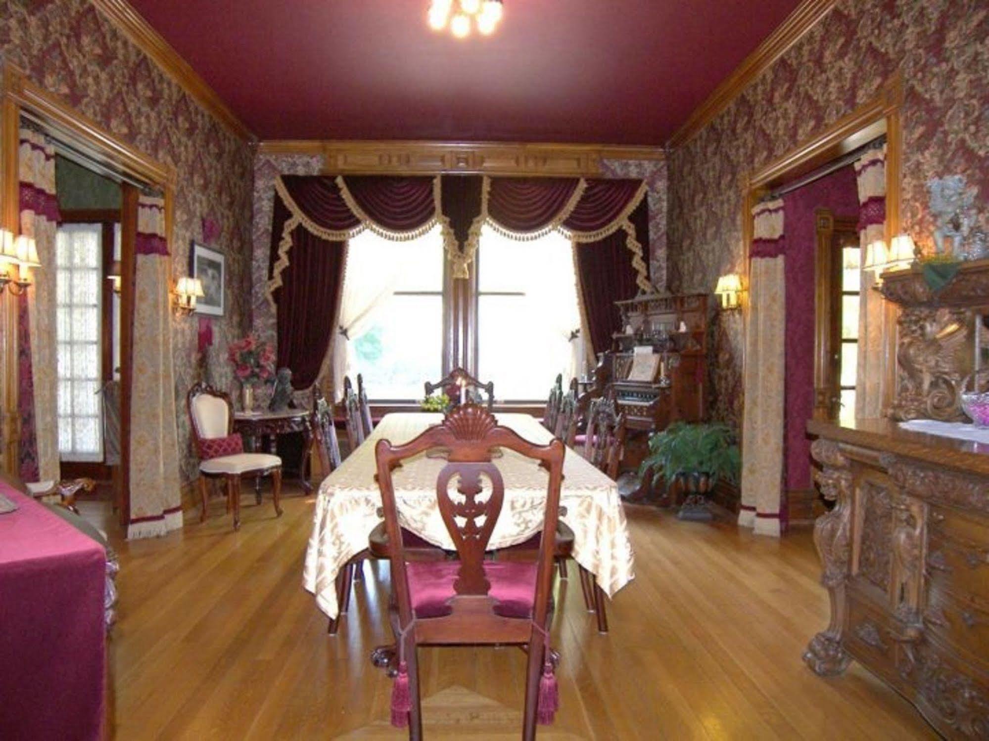 Alexander Mansion Bed & Breakfast Уинона Екстериор снимка