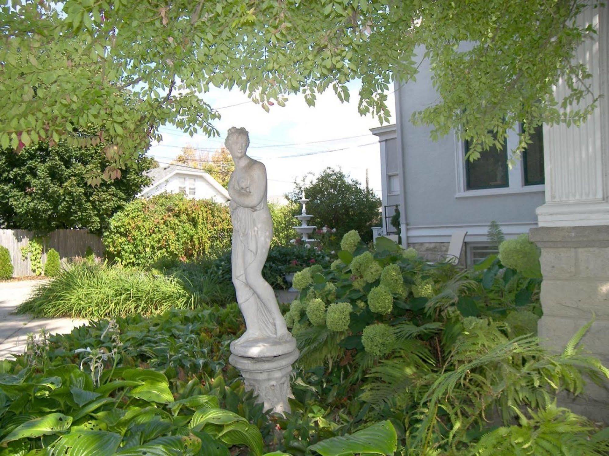 Alexander Mansion Bed & Breakfast Уинона Екстериор снимка
